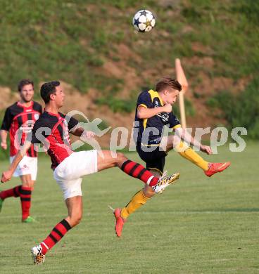 Fussball 1. Klasse D. DSG Ferlach gegen St. Margareten/Rosental. Daniel Benjamin Apachou, (Ferlach), Matthias Korenjak (St.Margarethen). Unterbergen, am 14.8.2015.
Foto: Kuess
---
pressefotos, pressefotografie, kuess, qs, qspictures, sport, bild, bilder, bilddatenbank