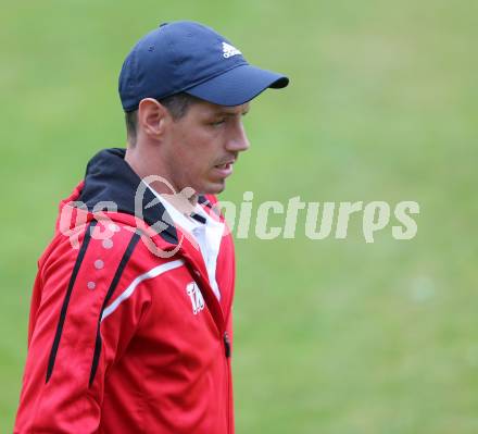 Fussball. Kaerntner Liga. Koettmannsdorf gegen Atus Ferlach. Trainer Mario Verdel (Atus Ferlach). Koettmannsdorf, 15.8.2015.
Foto: Kuess
---
pressefotos, pressefotografie, kuess, qs, qspictures, sport, bild, bilder, bilddatenbank