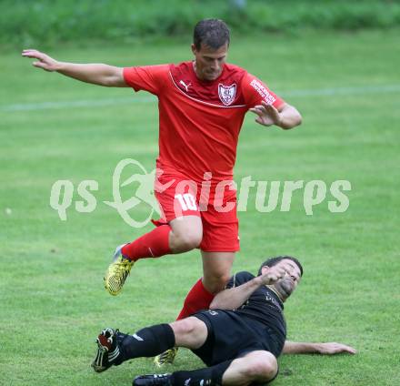 Fussball. Kaerntner Liga. Koettmannsdorf gegen Atus Ferlach. Christian Sablatnig (Koettmannsdorf), Thomas Waldhauser (Atus Ferlach). Koettmannsdorf, 15.8.2015.
Foto: Kuess
---
pressefotos, pressefotografie, kuess, qs, qspictures, sport, bild, bilder, bilddatenbank