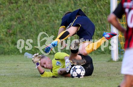 Fussball 1. Klasse D. DSG Ferlach gegen St. Margareten/Rosental. Joze Kumprej, (Ferlach), Benjamin Levak (St.Margarethen). Unterbergen, am 14.8.2015.
Foto: Kuess
---
pressefotos, pressefotografie, kuess, qs, qspictures, sport, bild, bilder, bilddatenbank