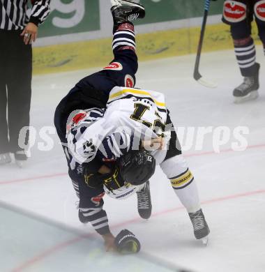 Eishockey Testspiel. VSV gegen Stavagner Oilers. Brock McBride, (VSV),  Henrik Medhus (Stavagner Oilers). Villach, am 15.8.2015.
Foto: Kuess
---
pressefotos, pressefotografie, kuess, qs, qspictures, sport, bild, bilder, bilddatenbank