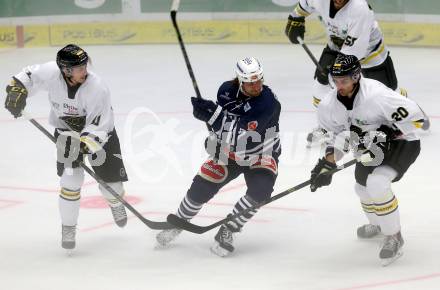 Eishockey Testspiel. VSV gegen Stavagner Oilers. Michael Grabner, (VSV),  Abdy Sertich, Jonas Johansson  (Stavagner Oilers). Villach, am 15.8.2015.
Foto: Kuess
---
pressefotos, pressefotografie, kuess, qs, qspictures, sport, bild, bilder, bilddatenbank