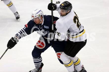 Eishockey Testspiel. VSV gegen Stavagner Oilers. Michael Raffl,  (VSV),  Jonas Johansson (Stavagner Oilers). Villach, am 15.8.2015.
Foto: Kuess
---
pressefotos, pressefotografie, kuess, qs, qspictures, sport, bild, bilder, bilddatenbank