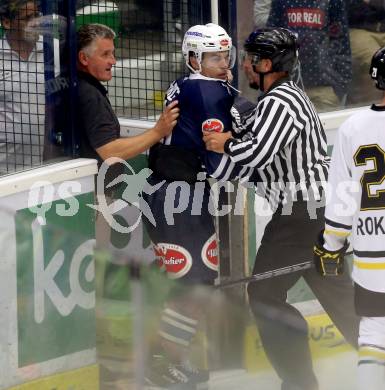 Eishockey Testspiel. VSV gegen Stavagner Oilers. Giuseppe Mion, Brock McBride, Schiedsrichter (VSV). Villach, am 15.8.2015.
Foto: Kuess
---
pressefotos, pressefotografie, kuess, qs, qspictures, sport, bild, bilder, bilddatenbank