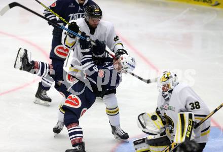 Eishockey Testspiel. VSV gegen Stavagner Oilers. Brock McBride,  (VSV),  Mats Mostue, Henrik Holm (Stavagner Oilers). Villach, am 15.8.2015.
Foto: Kuess
---
pressefotos, pressefotografie, kuess, qs, qspictures, sport, bild, bilder, bilddatenbank