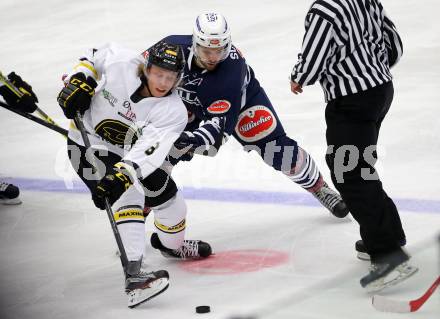 Eishockey Testspiel. VSV gegen Stavagner Oilers. Rick Schofield,  (VSV),  Mathias Trettenes (Stavagner Oilers). Villach, am 15.8.2015.
Foto: Kuess
---
pressefotos, pressefotografie, kuess, qs, qspictures, sport, bild, bilder, bilddatenbank