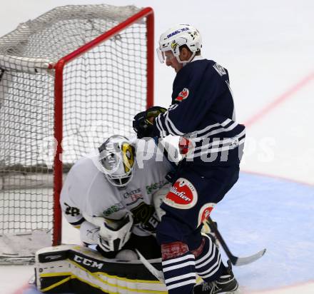 Eishockey Testspiel. VSV gegen Stavagner Oilers. Daniel Nageler, (VSV),  Henrik Holm (Stavagner Oilers). Villach, am 15.8.2015.
Foto: Kuess
---
pressefotos, pressefotografie, kuess, qs, qspictures, sport, bild, bilder, bilddatenbank