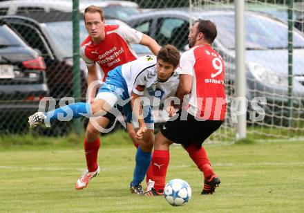 Fussball 1. Klasse C. Steuerberg gegen SGA Sirnitz. Benjamin Pepic,  (Steuerberg), Daniel Krassnitzer, Patrick Daniel Fresenberger (Sirnitz). Steuerberg, am 8.8.2015.
Foto: Kuess
---
pressefotos, pressefotografie, kuess, qs, qspictures, sport, bild, bilder, bilddatenbank