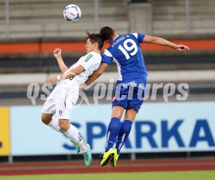 Fussball. Regionalliga. WAC Amateure gegen BW Linz. Bastian Rupp (WAC),Kreshnik Kelmendi  (Linz). Wolfsberg, 16.8.2015.
Foto: Kuess
---
pressefotos, pressefotografie, kuess, qs, qspictures, sport, bild, bilder, bilddatenbank