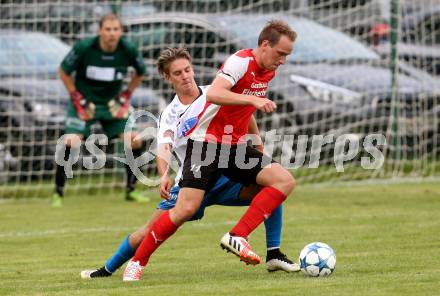 Fussball 1. Klasse C. Steuerberg gegen SGA Sirnitz. Christoph Vaschauner,  (Steuerberg), Daniel Krassnitzer (Sirnitz). Steuerberg, am 8.8.2015.
Foto: Kuess
---
pressefotos, pressefotografie, kuess, qs, qspictures, sport, bild, bilder, bilddatenbank