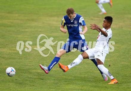 Fussball. Regionalliga. WAC Amateure gegen BW Linz. Nosa Iyobosa Edokpolor (WAC), Radek Gulajev  (Linz). Wolfsberg, 16.8.2015.
Foto: Kuess
---
pressefotos, pressefotografie, kuess, qs, qspictures, sport, bild, bilder, bilddatenbank