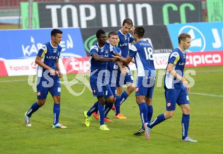 Fussball. Regionalliga. WAC Amateure gegen BW Linz. Torjubel  Yusuf Olaitan Otubanjo, Sinisa Markovic (Linz). Wolfsberg, 16.8.2015.
Foto: Kuess
---
pressefotos, pressefotografie, kuess, qs, qspictures, sport, bild, bilder, bilddatenbank