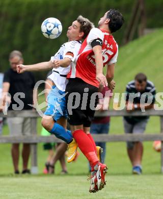 Fussball 1. Klasse C. Steuerberg gegen SGA Sirnitz. Patrick Mario Wernig, (Steuerberg), Herbert Ebner  (Sirnitz). Steuerberg, am 8.8.2015.
Foto: Kuess
---
pressefotos, pressefotografie, kuess, qs, qspictures, sport, bild, bilder, bilddatenbank