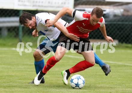 Fussball 1. Klasse C. Steuerberg gegen SGA Sirnitz. Tobias Konec,  (Steuerberg), Marco Huber (Sirnitz). Steuerberg, am 8.8.2015.
Foto: Kuess
---
pressefotos, pressefotografie, kuess, qs, qspictures, sport, bild, bilder, bilddatenbank