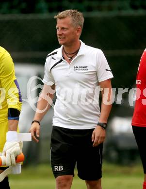 Fussball 1. Klasse C. Steuerberg gegen SGA Sirnitz. Trainer Bernhard Rekelj (Sirnitz). Steuerberg, am 8.8.2015.
Foto: Kuess
---
pressefotos, pressefotografie, kuess, qs, qspictures, sport, bild, bilder, bilddatenbank