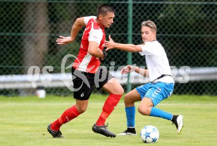 Fussball 1. Klasse C. Steuerberg gegen SGA Sirnitz. Christoph Vaschauner, (Steuerberg), Marco Hehl  (Sirnitz). Steuerberg, am 8.8.2015.
Foto: Kuess
---
pressefotos, pressefotografie, kuess, qs, qspictures, sport, bild, bilder, bilddatenbank