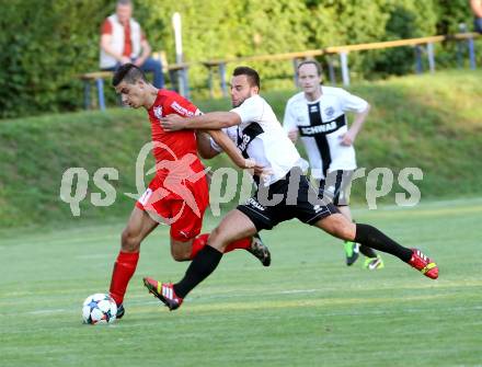 Fussball. Kaerntner Liga. Atus Ferlach gegen Kuehnsdorf. Lukas Jaklitsch (Ferlach), Blaz Mohar (Kuehnsdorf).  Ferlach, 22.8.2015.
Foto: Kuess
---
pressefotos, pressefotografie, kuess, qs, qspictures, sport, bild, bilder, bilddatenbank