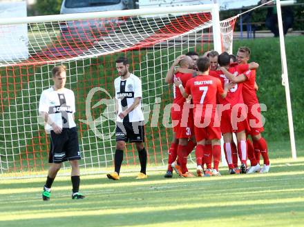 Fussball. Kaerntner Liga. Atus Ferlach gegen Kuehnsdorf. Torjubel (Ferlach).  Ferlach, 22.8.2015.
Foto: Kuess
---
pressefotos, pressefotografie, kuess, qs, qspictures, sport, bild, bilder, bilddatenbank