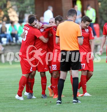 Fussball. Kaerntner Liga. Atus Ferlach gegen Kuehnsdorf. Torjubel Dejan Kern, Lukas Jaklitsch, Petar Maric (Ferlach).  Ferlach, 22.8.2015.
Foto: Kuess
---
pressefotos, pressefotografie, kuess, qs, qspictures, sport, bild, bilder, bilddatenbank