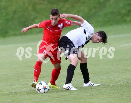 Fussball. Kaerntner Liga. Atus Ferlach gegen Kuehnsdorf. Dominik Mak (Ferlach), Maximilian Alexander Trachmann (Kuehnsdorf).  Ferlach, 22.8.2015.
Foto: Kuess
---
pressefotos, pressefotografie, kuess, qs, qspictures, sport, bild, bilder, bilddatenbank