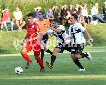 Fussball. Kaerntner Liga. Atus Ferlach gegen Kuehnsdorf. Lukas Jaklitsch  (Ferlach), Mario Simon, Paul Armin Uster (Kuehnsdorf).  Ferlach, 22.8.2015.
Foto: Kuess
---
pressefotos, pressefotografie, kuess, qs, qspictures, sport, bild, bilder, bilddatenbank