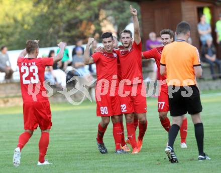 Fussball. Kaerntner Liga. Atus Ferlach gegen Kuehnsdorf. Torjubel Lukas Jaklitsch, Petar Maric (Ferlach).  Ferlach, 22.8.2015.
Foto: Kuess
---
pressefotos, pressefotografie, kuess, qs, qspictures, sport, bild, bilder, bilddatenbank