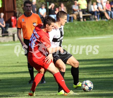 Fussball. Kaerntner Liga. Atus Ferlach gegen Kuehnsdorf. Martin Sustersic (Ferlach), Robert Matic (Kuehnsdorf).  Ferlach, 22.8.2015.
Foto: Kuess
---
pressefotos, pressefotografie, kuess, qs, qspictures, sport, bild, bilder, bilddatenbank