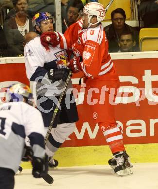 Eishockey Champions Hockey League. KAC gegen EHC Muenchen. Jason deSantis (KAC), Ulrich Maurer (EHC Muenchen). Klagenfurt, am 23.8.2015.
Foto: Kuess
---
pressefotos, pressefotografie, kuess, qs, qspictures, sport, bild, bilder, bilddatenbank