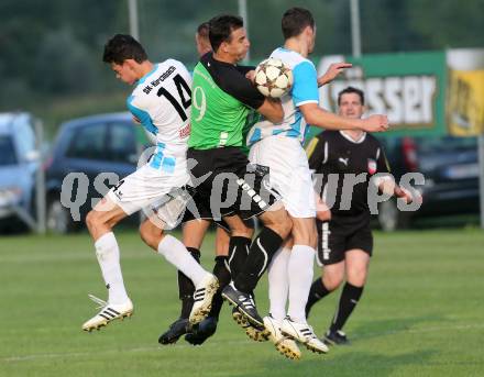 Fussball 1. KLasse A. Greifenburg gegen Kirchbach. Antun Miskovic,   (Greifenburg),  Fabian Hohenwarter, (Kirchbach). Greifenburg, am 22.8.2015.
Foto: Kuess
---
pressefotos, pressefotografie, kuess, qs, qspictures, sport, bild, bilder, bilddatenbank