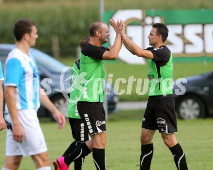 Fussball 1. KLasse A. Greifenburg gegen Kirchbach. Torjubel Marcel Pirker, Antun Miskovic (Greifenburg). Greifenburg, am 22.8.2015.
Foto: Kuess
---
pressefotos, pressefotografie, kuess, qs, qspictures, sport, bild, bilder, bilddatenbank