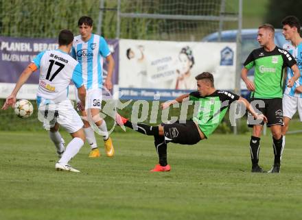 Fussball 1. KLasse A. Greifenburg gegen Kirchbach. Mario Mandl, (Greifenburg),  Andreas Jank  (Kirchbach). Greifenburg, am 22.8.2015.
Foto: Kuess
---
pressefotos, pressefotografie, kuess, qs, qspictures, sport, bild, bilder, bilddatenbank