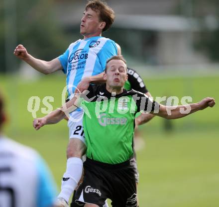 Fussball 1. KLasse A. Greifenburg gegen Kirchbach. Andre Linder, (Greifenburg), Grega Gorisek  (Kirchbach). Greifenburg, am 22.8.2015.
Foto: Kuess
---
pressefotos, pressefotografie, kuess, qs, qspictures, sport, bild, bilder, bilddatenbank