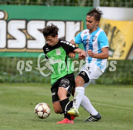 Fussball 1. KLasse A. Greifenburg gegen Kirchbach. Philipp Stranganz,  (Greifenburg), Mehmet Mustafa Orhan (Kirchbach). Greifenburg, am 22.8.2015.
Foto: Kuess
---
pressefotos, pressefotografie, kuess, qs, qspictures, sport, bild, bilder, bilddatenbank