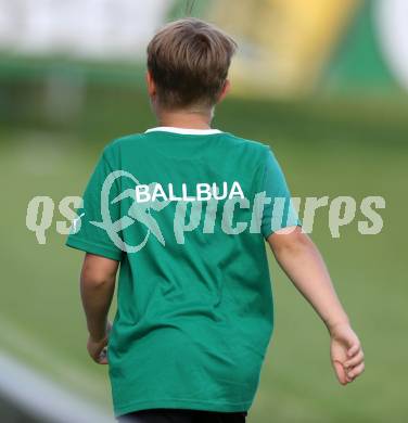 Fussball 1. KLasse A. Greifenburg gegen Kirchbach. Feature. Ballbua, Ballbub. Greifenburg, am 22.8.2015.
Foto: Kuess
---
pressefotos, pressefotografie, kuess, qs, qspictures, sport, bild, bilder, bilddatenbank