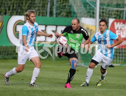 Fussball 1. KLasse A. Greifenburg gegen Kirchbach. Marcel Pirker (Greifenburg), Thorsten Buchacher, Mehmet Mustafa Orhan (Kirchbach). Greifenburg, am 22.8.2015.
Foto: Kuess
---
pressefotos, pressefotografie, kuess, qs, qspictures, sport, bild, bilder, bilddatenbank