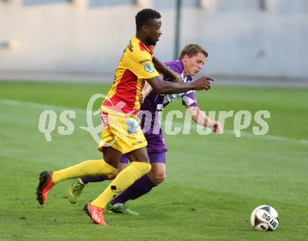 Fussball Sky go Erste Liga. SK Austria Klagenfurt gegen KSV 1919.  Christian Thonhofer, (Klagenfurt), Imbongo Boele Dimitry  (KSV). Klagenfurt, am 28.8.2015.
Foto: Kuess
---
pressefotos, pressefotografie, kuess, qs, qspictures, sport, bild, bilder, bilddatenbank