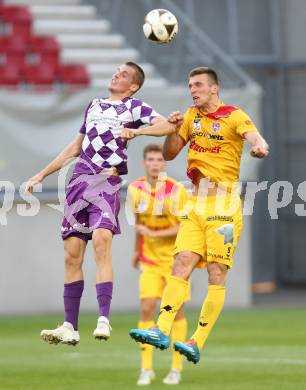 Fussball Sky go Erste Liga. SK Austria Klagenfurt gegen KSV 1919.  Patrik Eler,  (Klagenfurt),  Christian Bubalovic (KSV). Klagenfurt, am 28.8.2015.
Foto: Kuess
---
pressefotos, pressefotografie, kuess, qs, qspictures, sport, bild, bilder, bilddatenbank