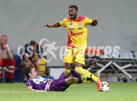 Fussball Sky go Erste Liga. SK Austria Klagenfurt gegen KSV 1919.  Domagoj Beslic, (Klagenfurt), Imbongo Boele Dimitry (KSV). Klagenfurt, am 28.8.2015.
Foto: Kuess
---
pressefotos, pressefotografie, kuess, qs, qspictures, sport, bild, bilder, bilddatenbank