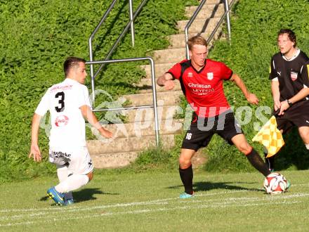 Fussball. Kaerntner Liga. Maria Saal gegen Gmuend. Nikolai Michael Kremer (Maria Saal), Nico Moser (Gmuend). Maria Saal, 29.8.2015.
Foto: Kuess
---
pressefotos, pressefotografie, kuess, qs, qspictures, sport, bild, bilder, bilddatenbank