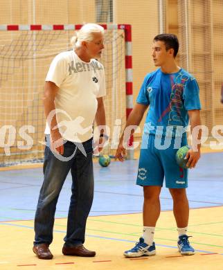 Handball Bundesliga. SC Ferlach. Trainer Ales Braznik, Mario Simic  (SCF). Ferlach, am 28.8.2015.
Foto: Kuess 
---
pressefotos, pressefotografie, kuess, qs, qspictures, sport, bild, bilder, bilddatenbank