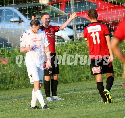 Fussball. Kaerntner Liga. Maria Saal gegen Gmuend. Torjubel Christof Reichmann (Maria Saal). Maria Saal, 29.8.2015.
Foto: Kuess
---
pressefotos, pressefotografie, kuess, qs, qspictures, sport, bild, bilder, bilddatenbank