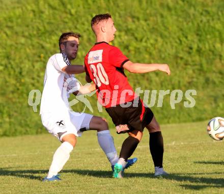 Fussball. Kaerntner Liga. Maria Saal gegen Gmuend. Christof Reichmann (Maria Saal), Nico Moser (Gmuend). Maria Saal, 29.8.2015.
Foto: Kuess
---
pressefotos, pressefotografie, kuess, qs, qspictures, sport, bild, bilder, bilddatenbank