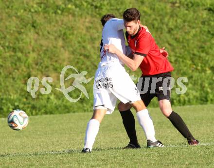 Fussball. Kaerntner Liga. Maria Saal gegen Gmuend.  Sebastian Kaiser (Maria Saal), Marco Moser (Gmuend). Maria Saal, 29.8.2015.
Foto: Kuess
---
pressefotos, pressefotografie, kuess, qs, qspictures, sport, bild, bilder, bilddatenbank