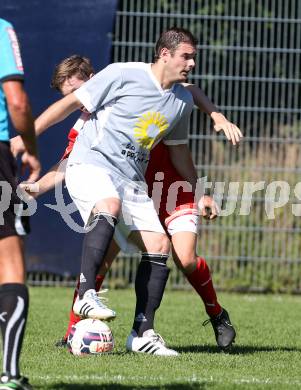 Fussball Unterliga Ost. KAC 1909 gegen Woelfnitz. Maximilian Hubert Watscher,  (KAC), Guenther Zussner (Woelfnitz). Klagenfurt, am 29.8.2015.
Foto: Kuess
---
pressefotos, pressefotografie, kuess, qs, qspictures, sport, bild, bilder, bilddatenbank