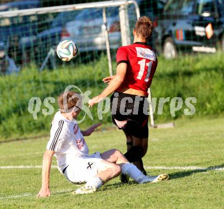 Fussball. Kaerntner Liga. Maria Saal gegen Gmuend. Bernhard Walzl (Maria Saal),  Christian Preiml (Gmuend). Maria Saal, 29.8.2015.
Foto: Kuess
---
pressefotos, pressefotografie, kuess, qs, qspictures, sport, bild, bilder, bilddatenbank