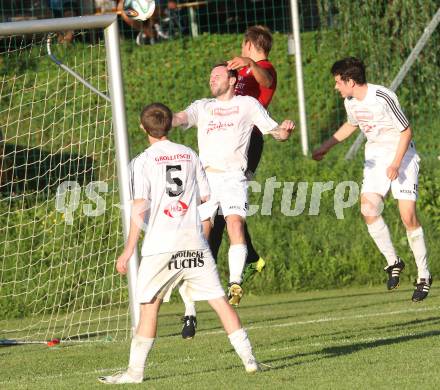 Fussball. Kaerntner Liga. Maria Saal gegen Gmuend. Bernhard Walzl (Maria Saal), Christian Preiml, Philipp Platzer, Christoph Oberbucher (Gmuend). Maria Saal, 29.8.2015.
Foto: Kuess
---
pressefotos, pressefotografie, kuess, qs, qspictures, sport, bild, bilder, bilddatenbank