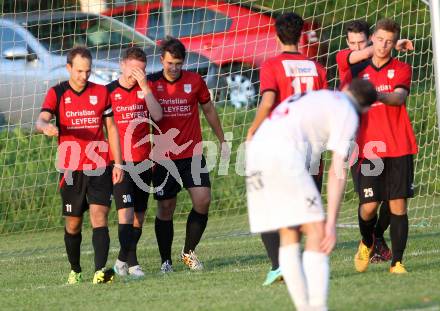 Fussball. Kaerntner Liga. Maria Saal gegen Gmuend. Torjubel (Maria Saal). Maria Saal, 29.8.2015.
Foto: Kuess
---
pressefotos, pressefotografie, kuess, qs, qspictures, sport, bild, bilder, bilddatenbank