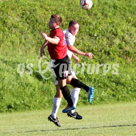 Fussball. Kaerntner Liga. Maria Saal gegen Gmuend. Zoran Jorgic (Maria Saal),  Kevin Krammer (Gmuend). Maria Saal, 29.8.2015.
Foto: Kuess
---
pressefotos, pressefotografie, kuess, qs, qspictures, sport, bild, bilder, bilddatenbank