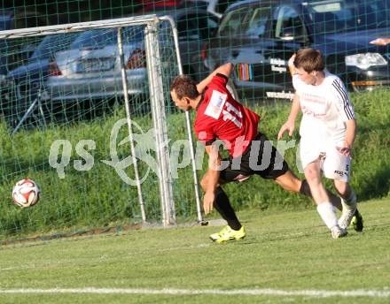 Fussball. Kaerntner Liga. Maria Saal gegen Gmuend. Bernhard Walzl (Maria Saal), Christian Preiml (Gmuend). Maria Saal, 29.8.2015.
Foto: Kuess
---
pressefotos, pressefotografie, kuess, qs, qspictures, sport, bild, bilder, bilddatenbank