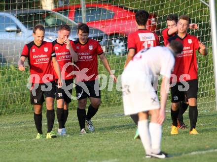 Fussball. Kaerntner Liga. Maria Saal gegen Gmuend. Torjubel (Maria Saal). Maria Saal, 29.8.2015.
Foto: Kuess
---
pressefotos, pressefotografie, kuess, qs, qspictures, sport, bild, bilder, bilddatenbank